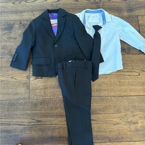 Opposuits kids black suit w/ clip on tie size 2t